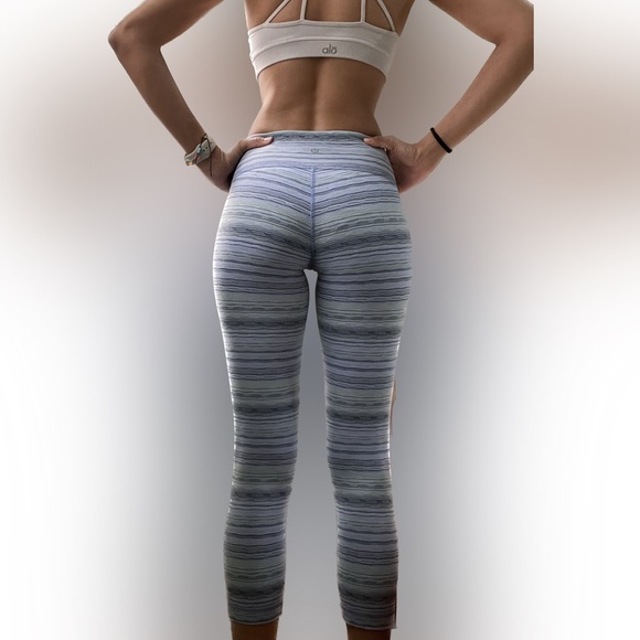 Lululemon Women's Blue Purple Green Striped Capri/Crop leggings size 4 - Picture 2 of 9